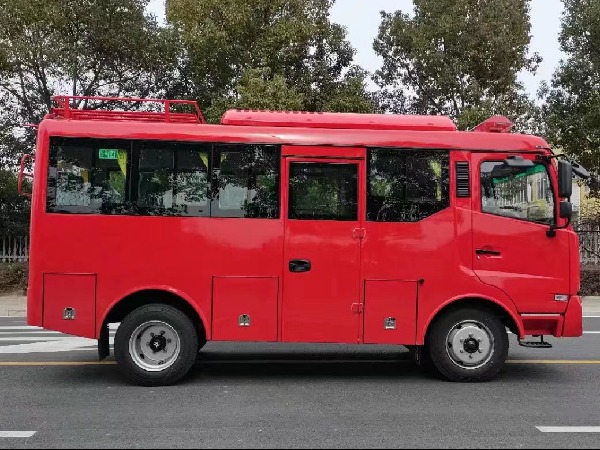 東風(fēng)四驅(qū)森林消防運兵車