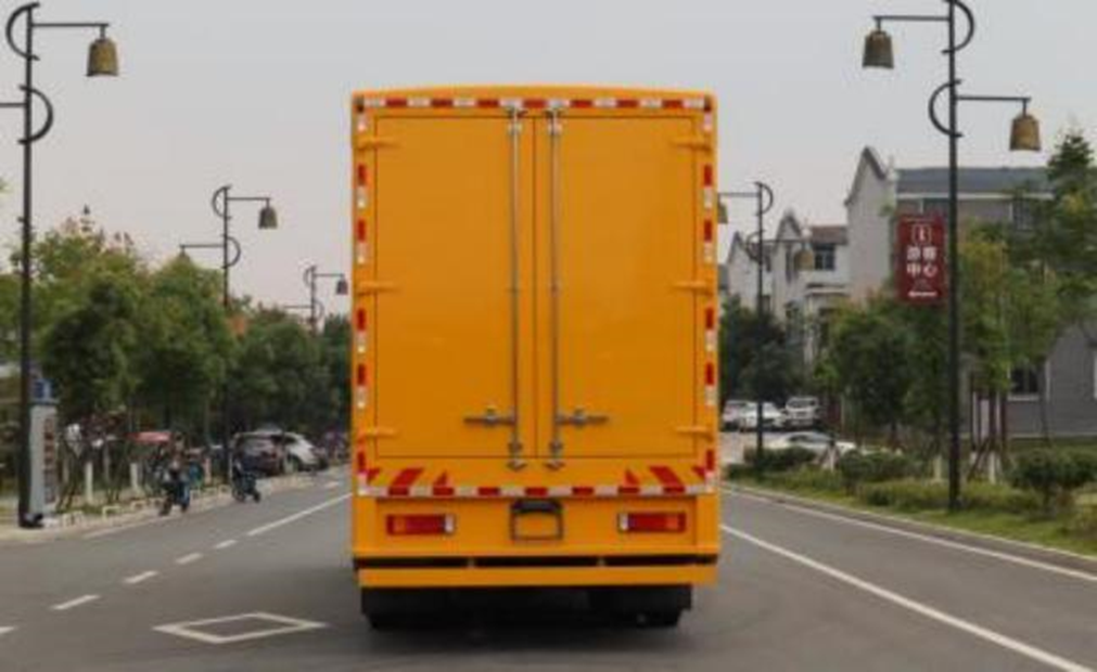 東風(fēng)天龍前四后八電源車(chē)1000KW